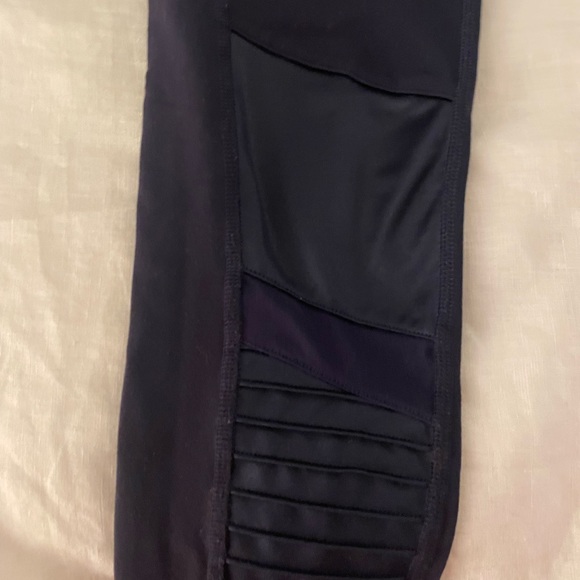 ALO Yoga Navy Leggings Size Small - Picture 4 of 6